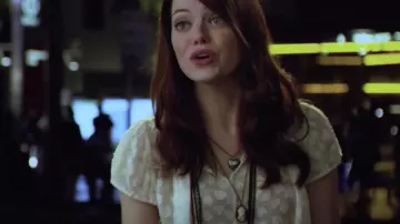 Top manche bouffante blanche, Kayla (Emma Stone) in Sex between friends
