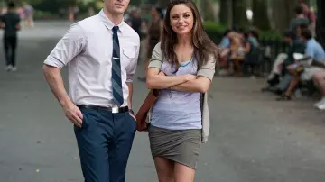 Skirt green and Jamie (Mila Kunis) in Sex between friends