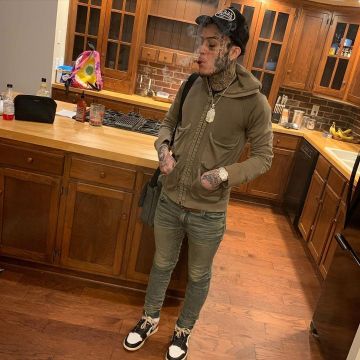Amiri apiló 'DIRTY' Indigo Jeans de Lil Skies en la cuenta de Instagram @lilskies