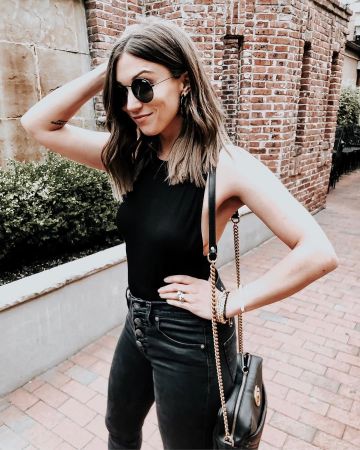 Shein Tank Bodysuit de Karen en la cuenta de Instagram @everbstyled