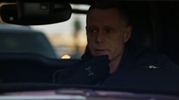 Under Armour black gloves worn by Hank Voight (Jason Beghe) as seen in Chicago P.D. (S07E13)