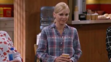 Denim & Supply Plaid Utility Shirt usada por Christy (Anna Faris) en MoM Temporada 7 Episodio 14