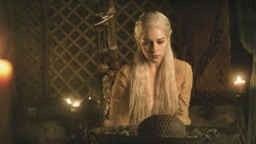 Les oeufs de Dragons de Daenerys Targaryen (Emilia Clarke) dans Game of Thrones S01E06