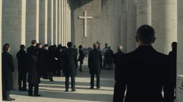 Les bottes à talon Christian Louboutin de Monica Bellucci dans Spectre