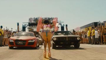 The Plymouth 1972 Barracuda Coupe de Michelle Rodriguez in Fast and Furious 7