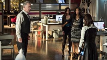 La robe Ronny Kobo de Iris West (Candice Patton) dans The Flash S02E05
