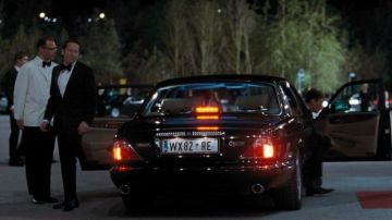 La Jaguar XJ8 de Dominic Greene (Mathieu Amalric) dans Quantum of Solace