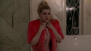 Chaqueta de piel roja #5 de Chanel en Scream Queens