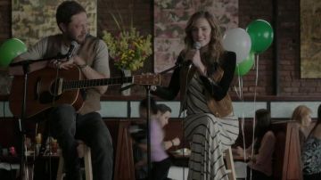 Chaqueta H&M de cuero y terciopelo de Marnie Michaels (Allison Williams) en Girls S04E01