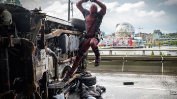 The replica of the leather jacket Deadpool's Wade Wilson (Ryan Reynolds in Deadpool