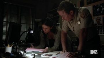 Cardigan gris de Melissa McCall dans Teen Wolf