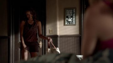 Le top Ecote de Bonnie Bennett dans The Vampire Diaries
