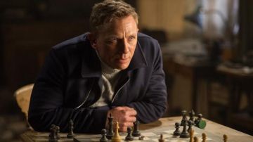 L'échiquier de M. White (Jesper Christensen) dans Spectre