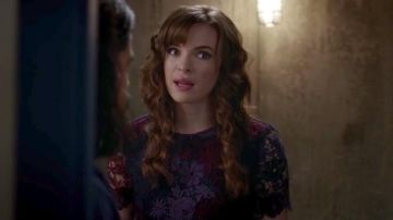 Le top en dentelles 424 FIFTH de Caitlin Snow (Danielle Panabaker) dans The Flash S02E06