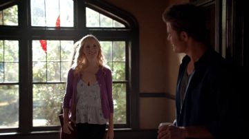 Le top à fleurs Silence + Noise de Caroline Forbes dans The Vampire Diaries