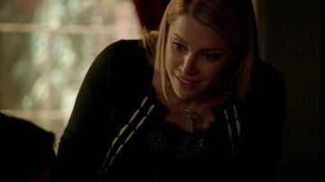 Le Cardigan Anthropologie de Mary Louise dans The Vampire Diaries