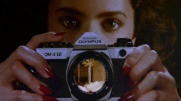 The camera Olympus OM-4 Ti in Licence to Kill