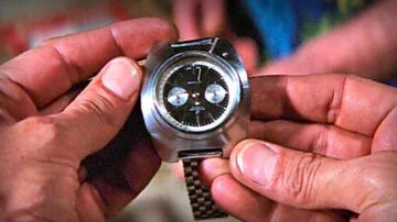 El reloj Breitling Top Time (Ref 2002) de James Bond (Sean Connery) en Operation Thunder