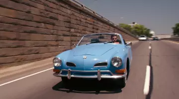 La décapotable VW Bleue dans Get Smart conduite par Steve Carell