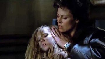 La montre Seiko 7A28-7000 de Sigourney Weaver dans Aliens