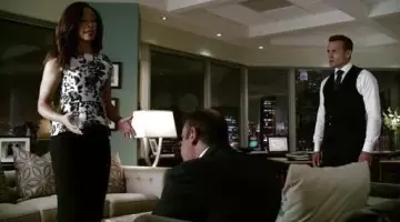 La montre Cartier Tank de Jessica Pearson (Gina Torres) dans Suits S04E09