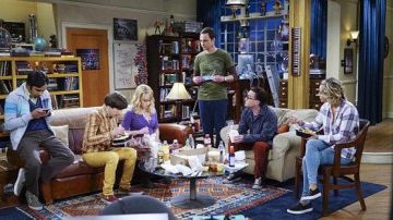 The t-shirt khaki DNA of Sheldon Cooper in The Big Bang Theory