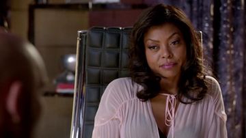El top de seda tom ford de Cookie Lyon (Taraji P. Henson) en Empire (Temporada 2 Episodio 7)