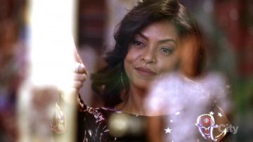 La chemise blouse à franges MSGM de Cookie Lyon (Ta­raji P. Hen­son) dans Empire (Saison 2 Épisode 7)