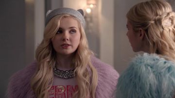 Sombrero chanel 5 de oreja de gato en Scream Queens