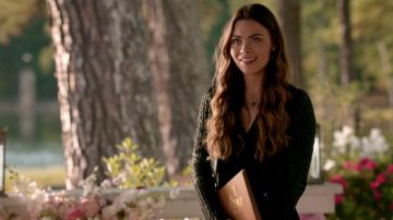 La veste en cuir Bebe de Nora Hildegard dans The Vampire Diaries S07E08