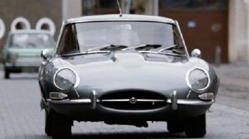 La Jaguar E-Type 2+2 dans La French