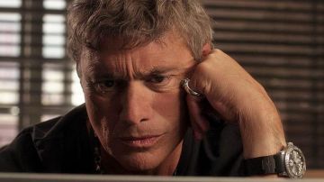 The watch Ulysse Nardin Marine Diver Avi in Ray Donovan