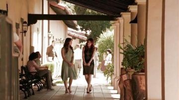 La robe Diane von Furstenberg de Louise Ellis dans Revenge