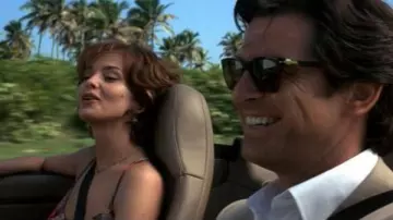 Les lunettes de soleil Persol 2611 de James Bond (Pierce Brosnan) dans GoldenEye