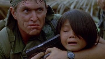 The Timex watch olive, Sergeant Bob Barnes (Tom Berenger) in Platoon