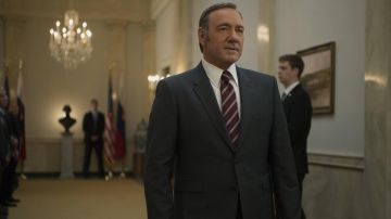 Tie red striped Burberry of Frank Underwood (Kevin Spacey) in House of Cards