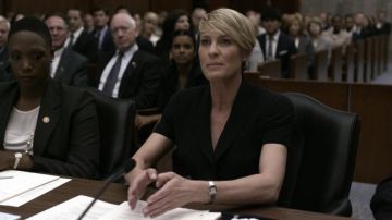 La montre Cartier de Claire Underwood (Robin Wright) dans House of Cards S03E01