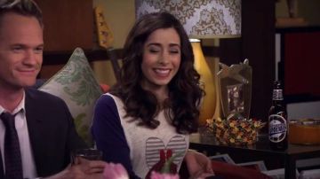 Le sweatshirt J.Crew de Tracy McConnell dans How I Met Your Mother