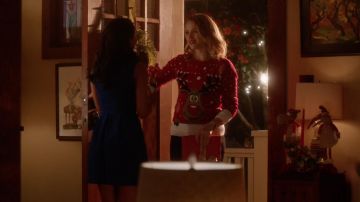 El suéter navideño Dorothy Perkins de Patty Spivot en The Flash