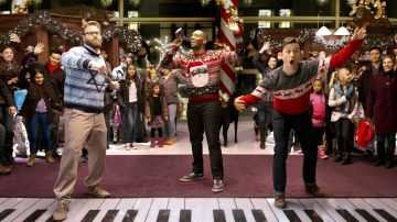 Le pull de Noël Tipsy Elves de Anthony Mackie dans The Night Before