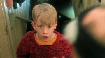 The sweater of Macaulay Culkin in Mom, I missed the plane !