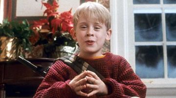 The pull-over of Macaulay Culkin in Mom, I still missed the plane