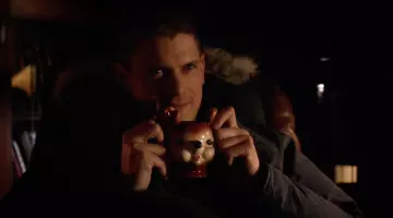 Le mug Pottery Barn de Captain Cold (Wentworth Miller) dans The Flash S02E09