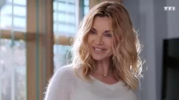 The Sweater-V-Neck - Chloe (Ingrid Chauvin) in Tomorrow belongs to us 10 02 2020