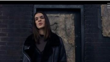 Leather Avi­a­tor Jack­et worn by Dodge (Laysla De Oliveira) in Locke & Key Season 1 Episode 3