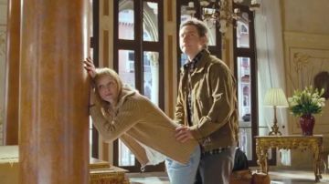 Cardigan beige de Just Judy (Joanna Page) dans Love Actually