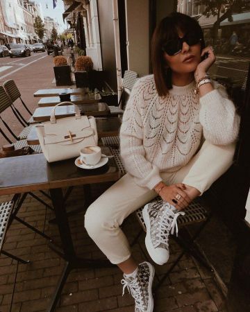 High Rise Jeans of Nicole Ballardini on the Instagram account @nicoleballardini