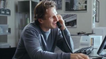 T-shirt dark grey a long sleeve of Daniel (Liam Neeson) in Love Actually