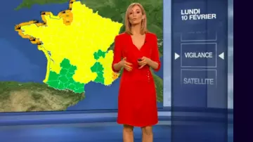 The wrap dress textured red, Stéphanie Duval in Weather of M6 the 10.02.2020