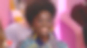 The dress shirt LIVE printed scarf Aïssa Maïga in " I love you's etc... the 11.02.2020